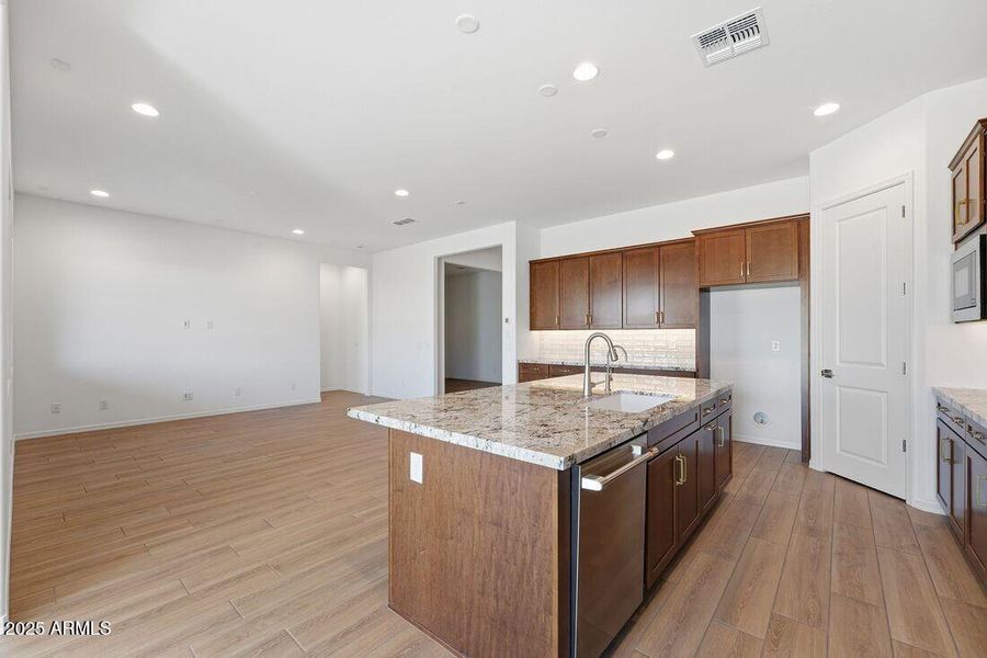 hj-az-phoenix-ellsworth-ranch-landmark-c