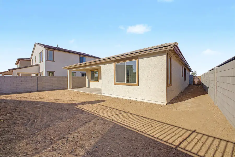 Exterior details and patio area of a home in Frontera, Surprise (Image 3).