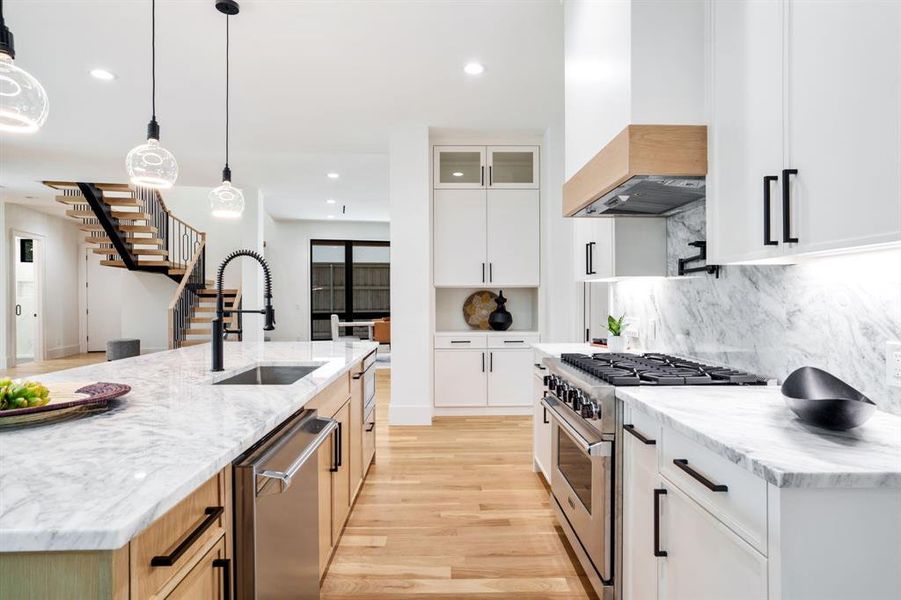 Furnished interior view inside a new home in , Dallas (Image 23). Furnished interior view inside a new home in , Dallas (Image 23).