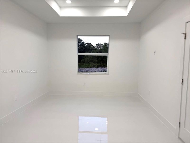 Spacious, unfurnished interior of a new home in , Lehigh Acres (Image 23).