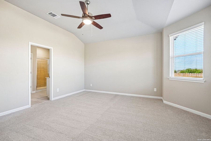Spacious, unfurnished interior of a new home in Sagebrooke - Premier Series, San Antonio (Image 38).
