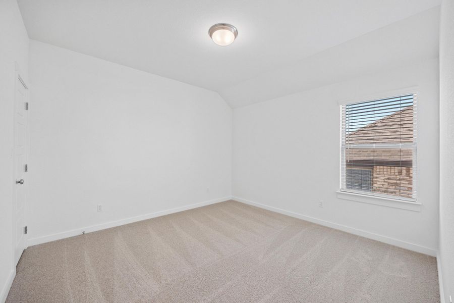 Spacious, unfurnished interior of a new home in Lakeside at Tessera, Lago Vista (Image 28).