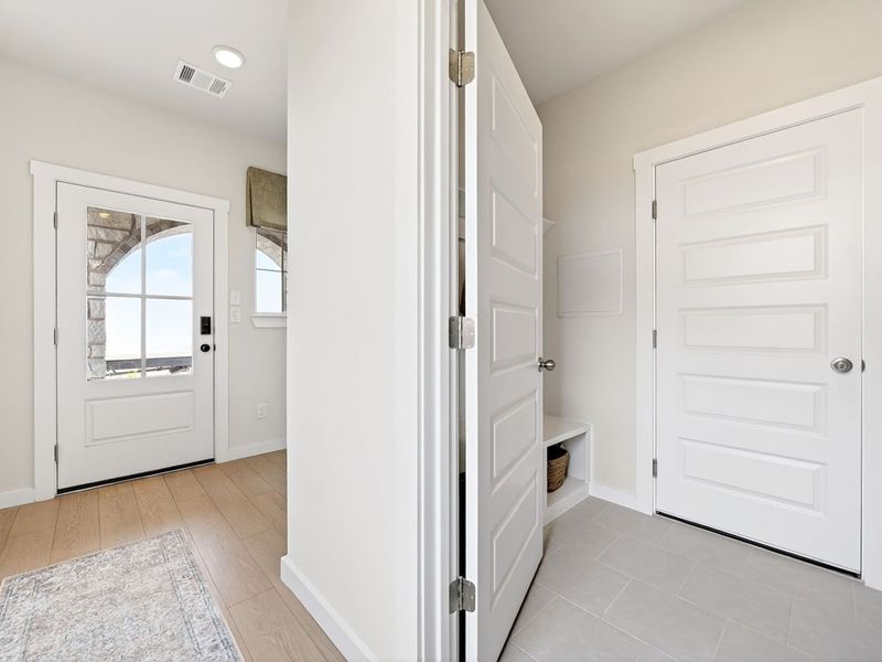Spacious, unfurnished interior of a new home in Heartland, Crandall (Image 20).