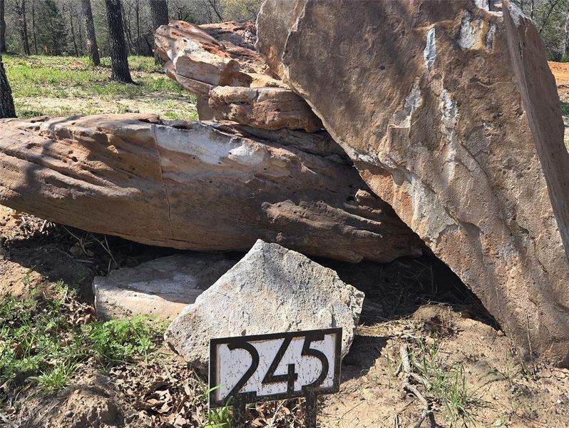 I absolutely love this address marker with all the huge rocks!