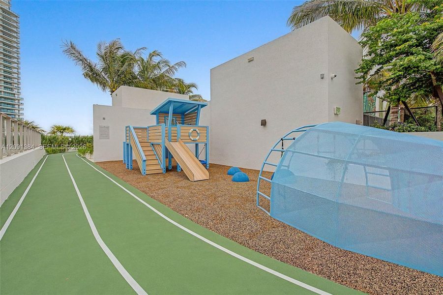 Community amenities in , Miami (Image 24).