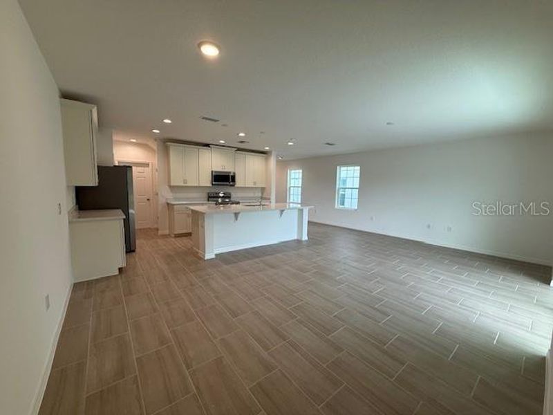 Spacious, unfurnished interior of a new home in Sky Lakes Towns, St. Cloud (Image 5).