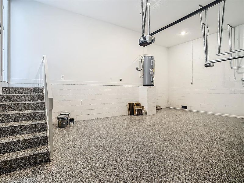 Spacious, unfurnished interior of a new home in , Tampa (Image 40).