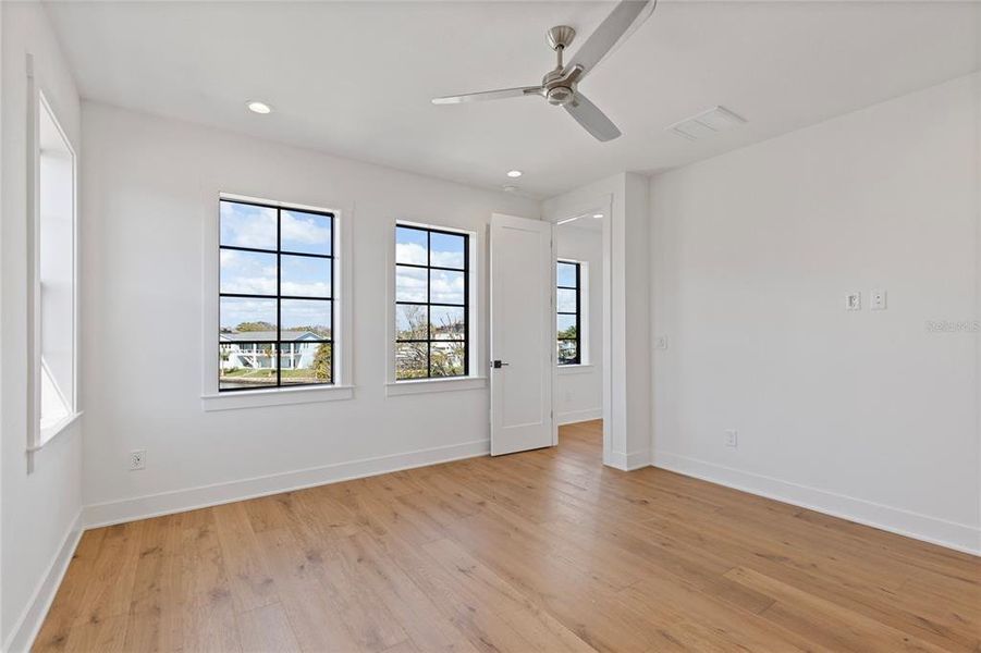 Spacious, unfurnished interior of a new home in , St. Petersburg (Image 13). Spacious, unfurnished interior of a new home in , St. Petersburg (Image 13).