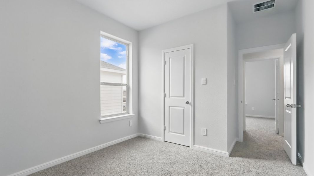 Spacious, unfurnished interior of a new home in The Canyons, Keene (Image 40).