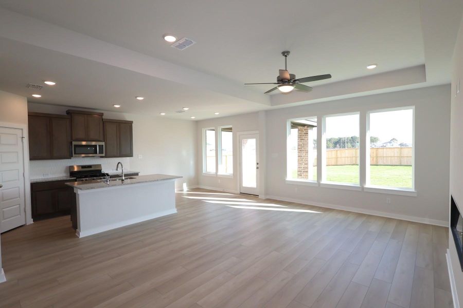 Spacious, unfurnished interior of a new home in Mason Woods, Cypress (Image 12).