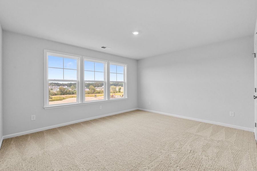 Spacious, unfurnished interior of a new home in Fieldstone, Lexington (Image 45).