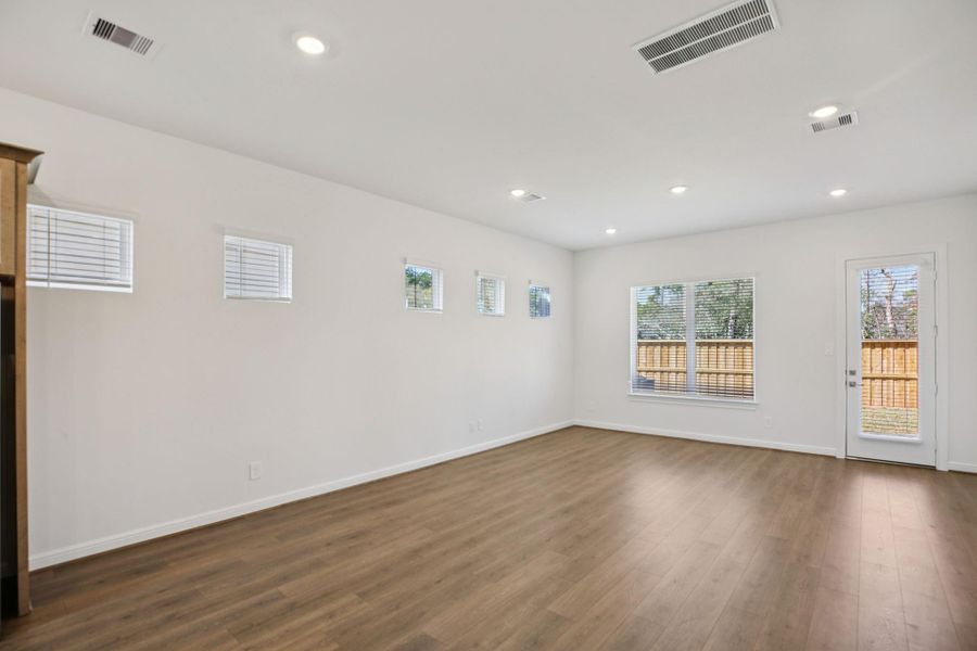 Spacious, unfurnished interior of a new home in Pinewood Trails - Luxe Series, Atascocita (Image 24).