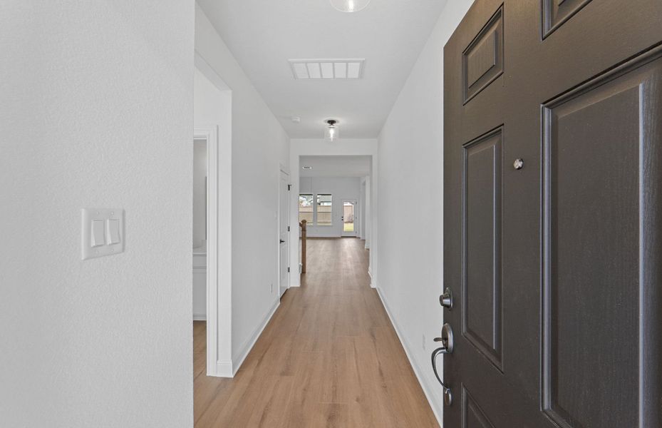 Spacious, unfurnished interior of a new home in Horizon Lake, Leander (Image 49).