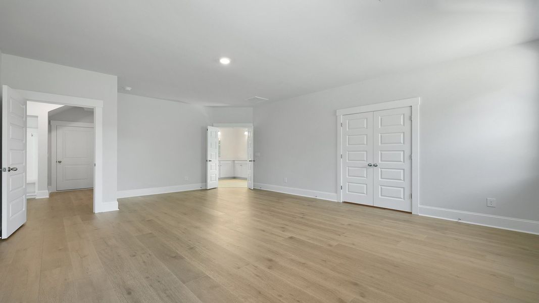Spacious, unfurnished interior of a new home in Livingston Woods, Irmo (Image 22).