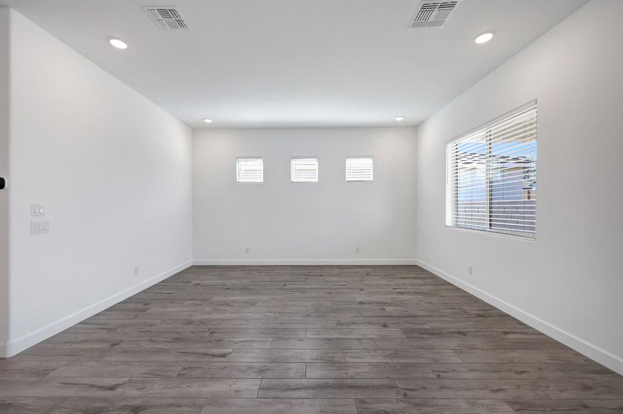 Spacious, unfurnished interior of a new home in Miravida, Surprise (Image 11).