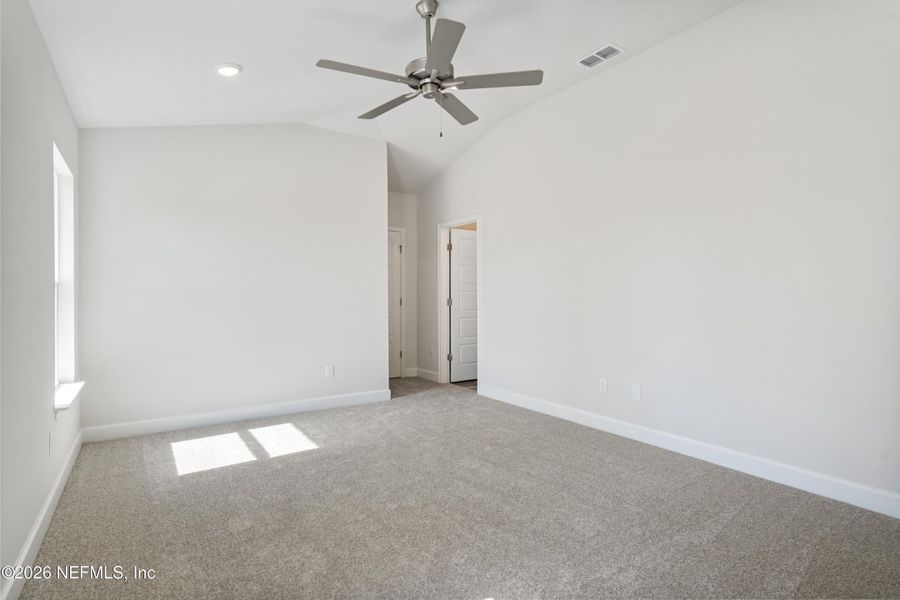 Spacious, unfurnished interior of a new home in , Green Cove Springs (Image 19).