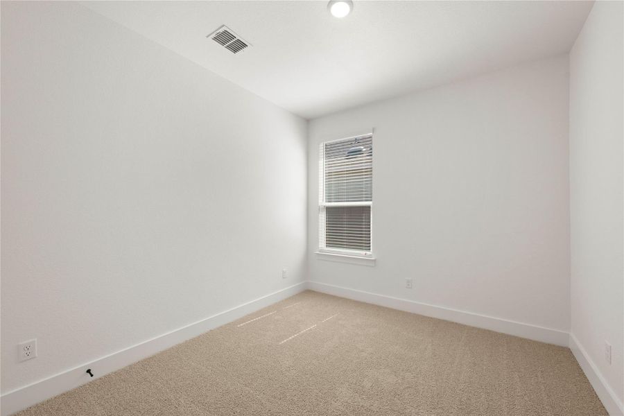 Spacious, unfurnished interior of a new home in Rancho San Gabriel, Georgetown (Image 16).