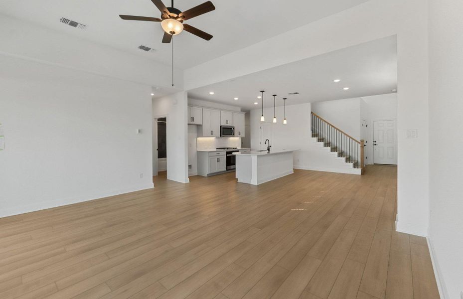 Spacious, unfurnished interior of a new home in Horizon Lake, Leander (Image 20). Spacious, unfurnished interior of a new home in Horizon Lake, Leander (Image 20).