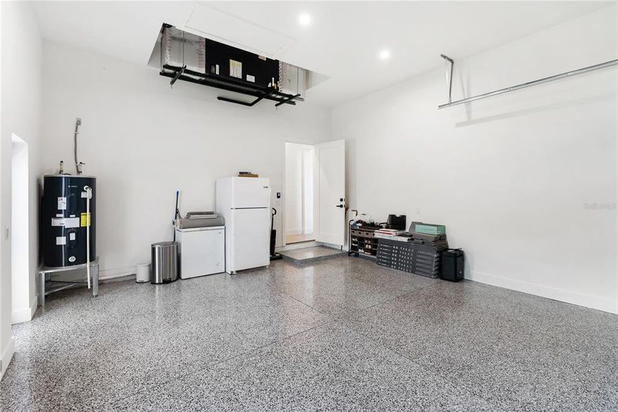 Spacious, unfurnished interior of a new home in , Port Charlotte (Image 25).