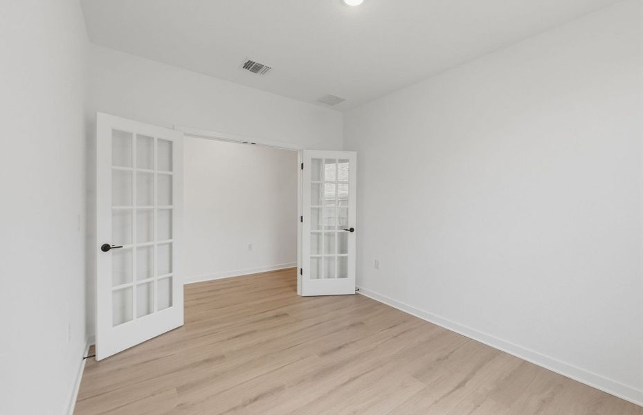 Spacious, unfurnished interior of a new home in Sun City Texas, Georgetown (Image 44).