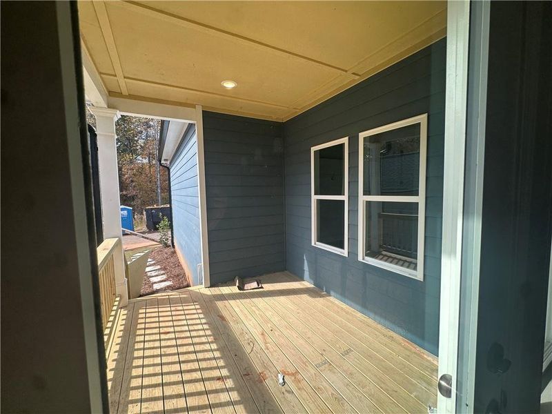 Exterior details and patio area of a home in , Athens (Image 3).