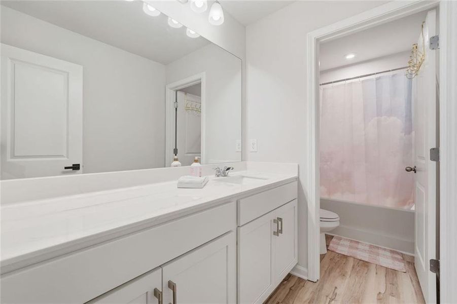 Furnished interior view inside a new home in Riverwood, Dallas (Image 14).