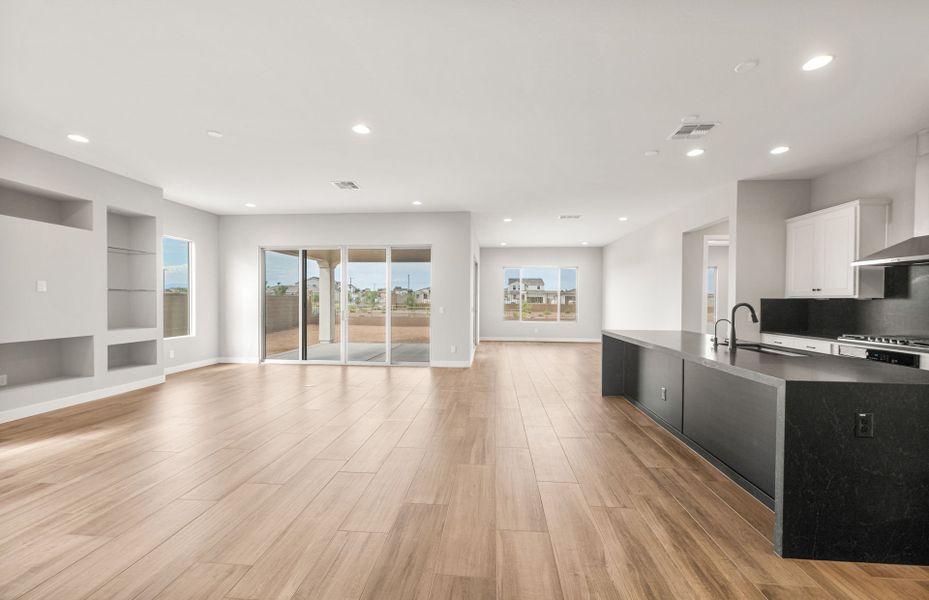Spacious, unfurnished interior of a new home in Artisan at Asante, Surprise (Image 28).