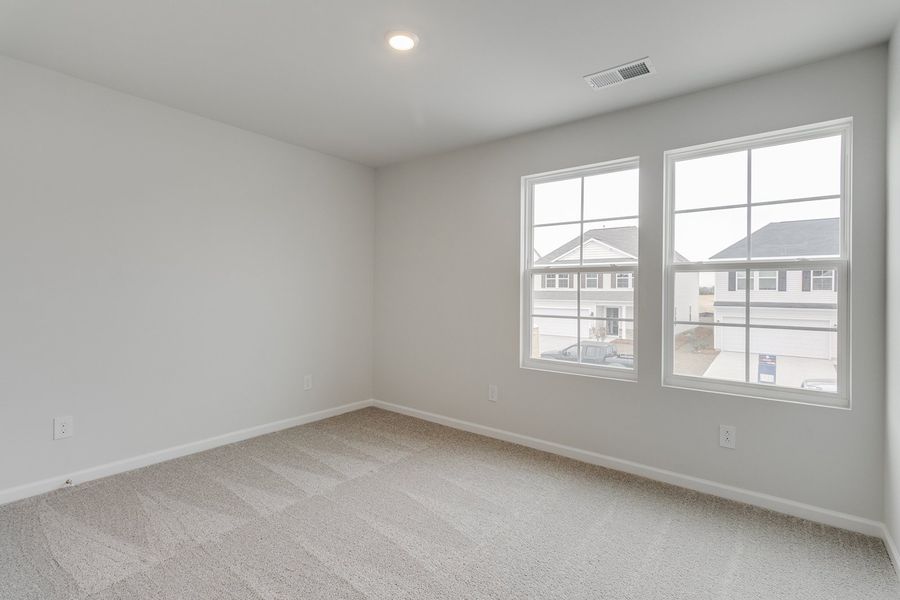 Spacious, unfurnished interior of a new home in Winston Point, Gilbert (Image 27).