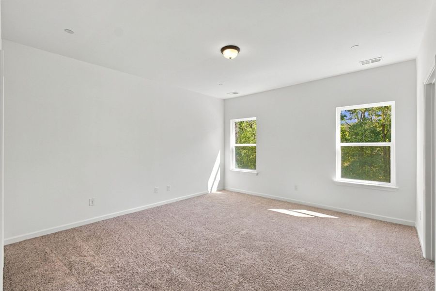 Spacious, unfurnished interior of a new home in Laurelwood Park, Gallatin (Image 21).