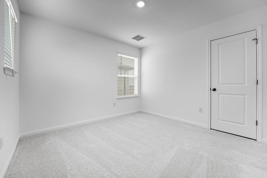 Spacious, unfurnished interior of a new home in Longview, Del Valle (Image 18).