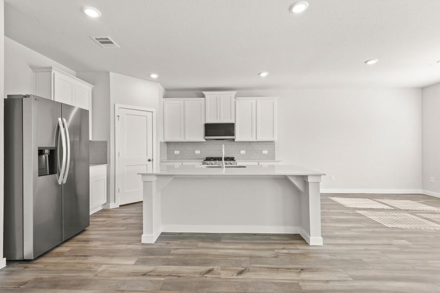 Furnished interior view inside a new home in Country Creek, Mont Belvieu (Image 6).
