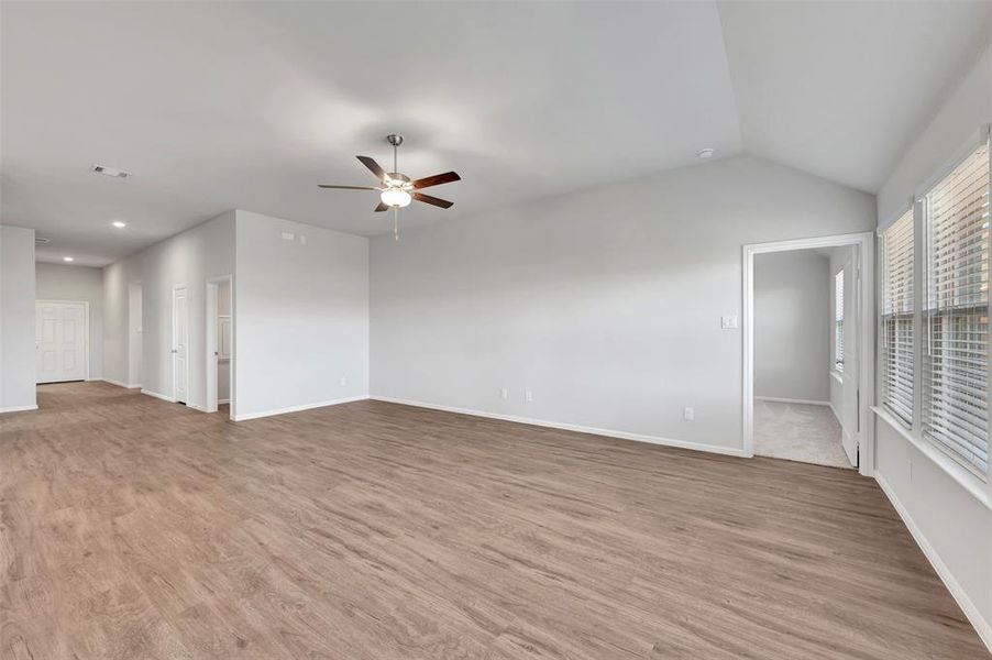 Spacious, unfurnished interior of a new home in Lane Ranch, Sanger (Image 29).