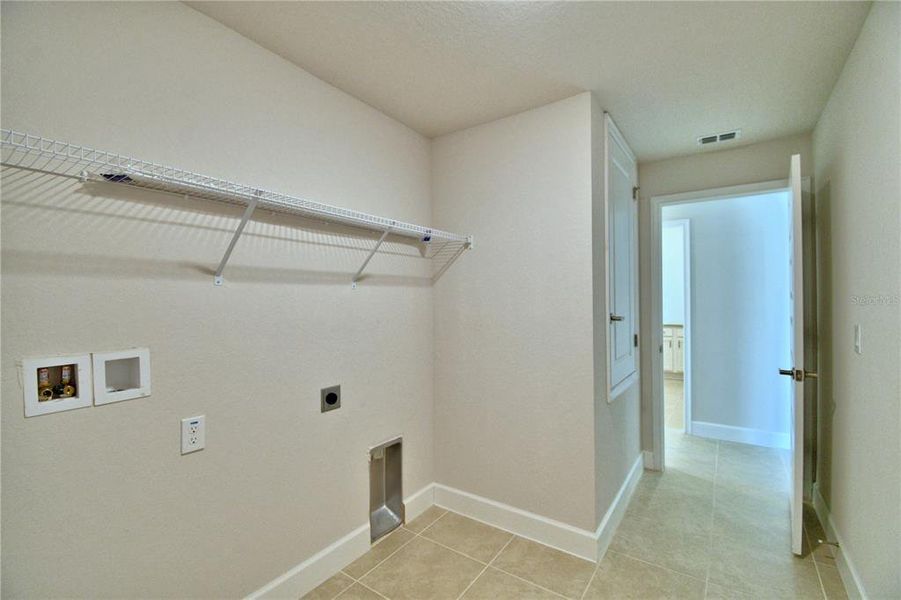 Spacious, unfurnished interior of a new home in Cadence Crossing, Auburndale (Image 24).