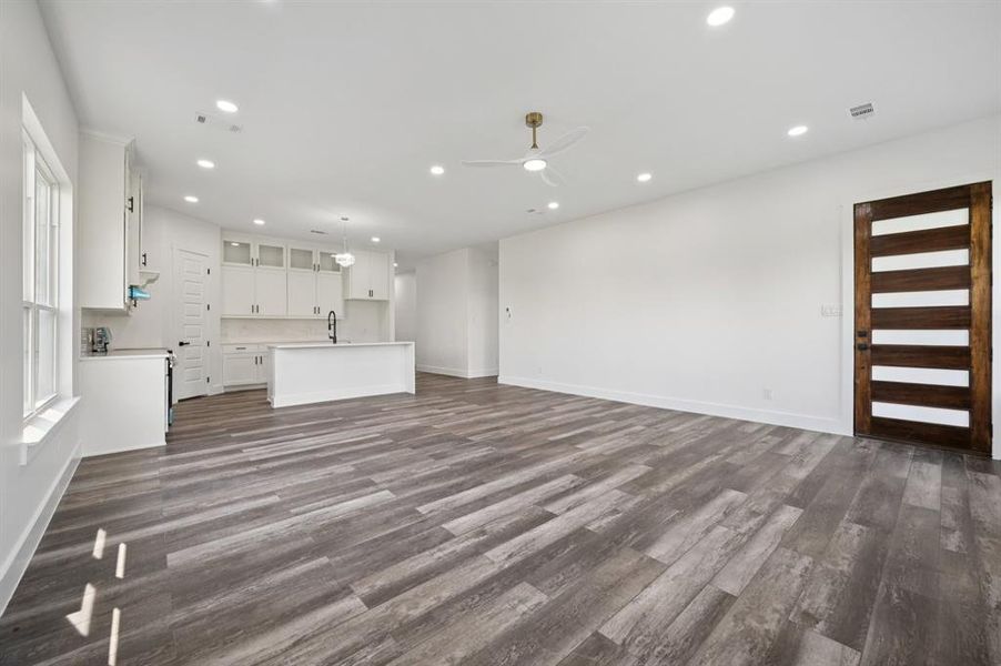 Spacious, unfurnished interior of a new home in , Gun Barrel City (Image 24). Spacious, unfurnished interior of a new home in , Gun Barrel City (Image 24).