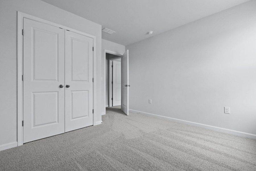 Spacious, unfurnished interior of a new home in Carolina Groves, Moncks Corner (Image 16).