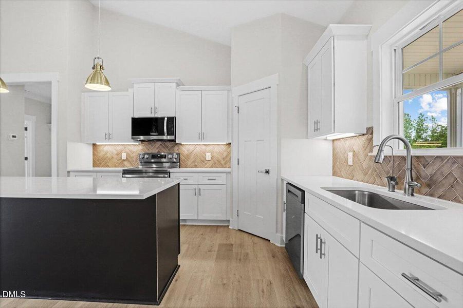 28-9219 N Beaver Crk Wy-28