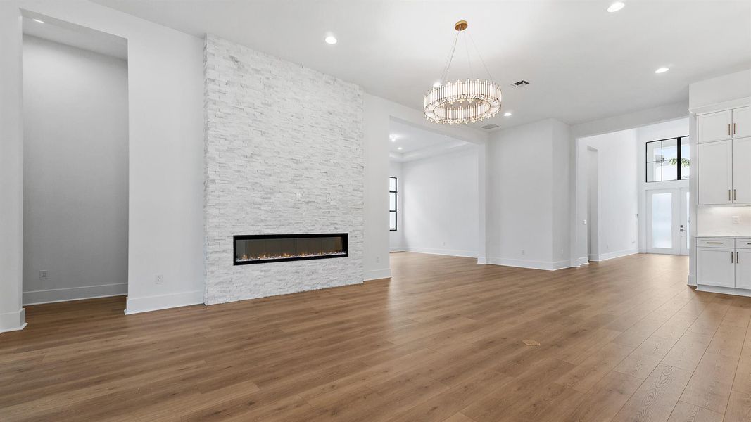 Spacious, unfurnished interior of a new home in Artistry Palm Beach, Palm Beach Gardens (Image 28).