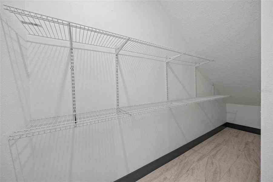 Spacious, unfurnished interior of a new home in , Tampa (Image 24).