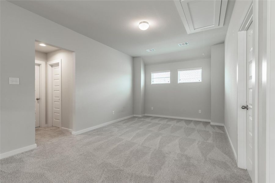 Spacious, unfurnished interior of a new home in Morton Creek Ranch, Katy (Image 38).
