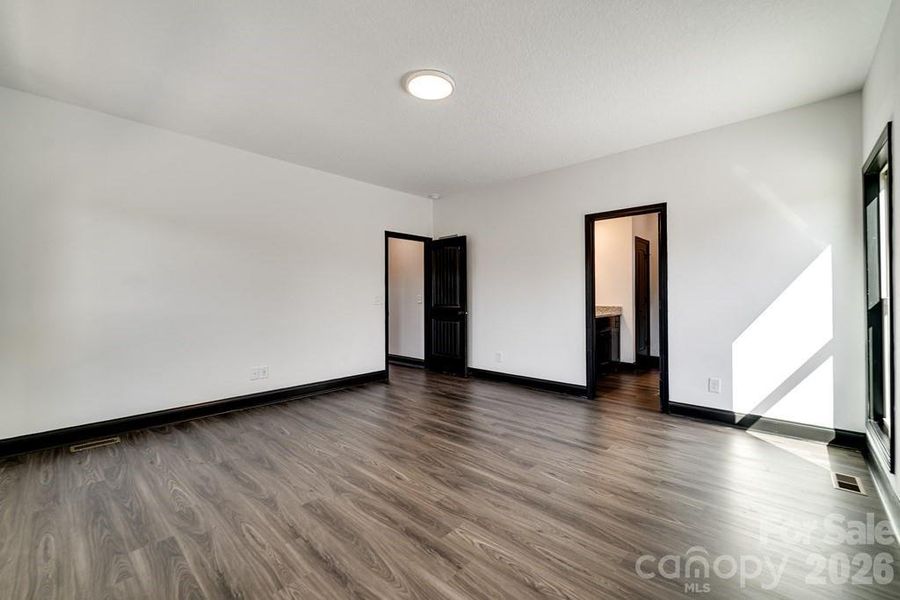 Spacious, unfurnished interior of a new home in , Franklin (Image 39).