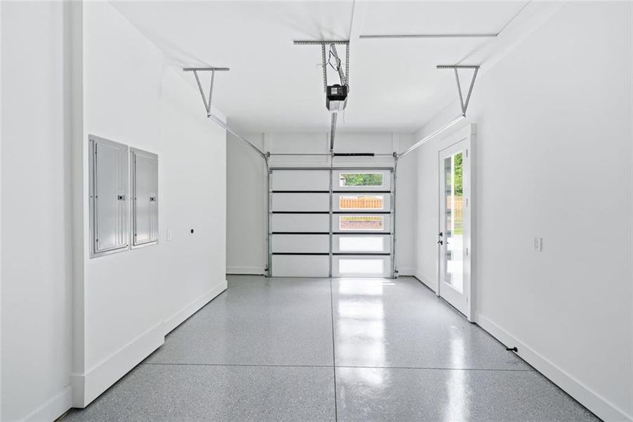 Spacious, unfurnished interior of a new home in , Lawrenceville (Image 24).