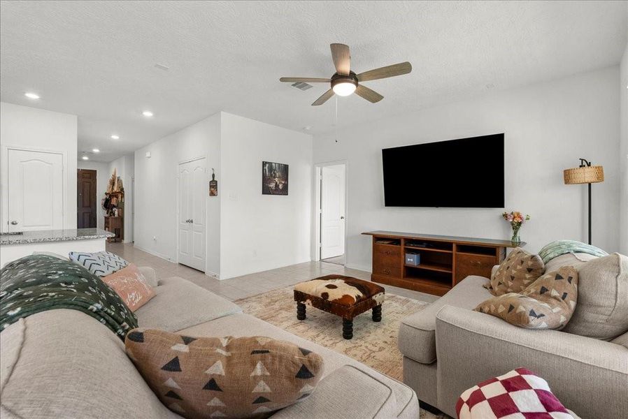 Furnished interior view inside a new home in , Alvin (Image 7).