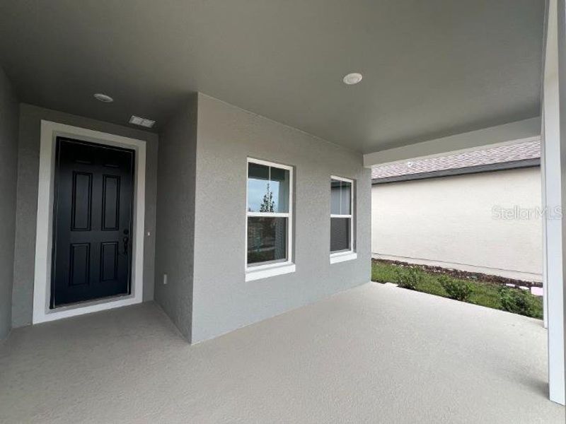 Exterior details and patio area of a home in , Kissimmee (Image 3).