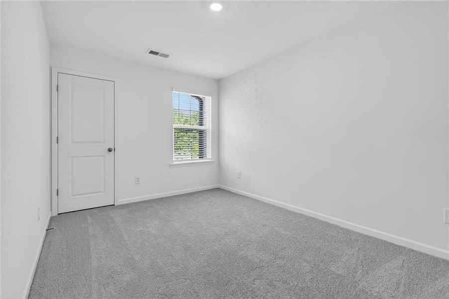 Spacious, unfurnished interior of a new home in , Lawrenceville (Image 10).