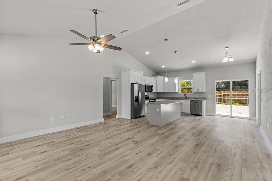 Spacious, unfurnished interior of a new home in , Bell (Image 12).