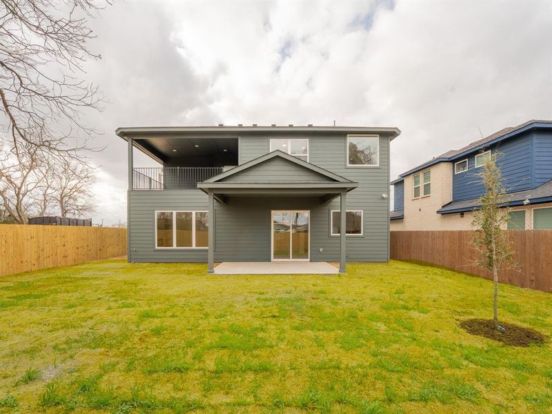 Exterior details and patio area of a home in , Dallas (Image 18).