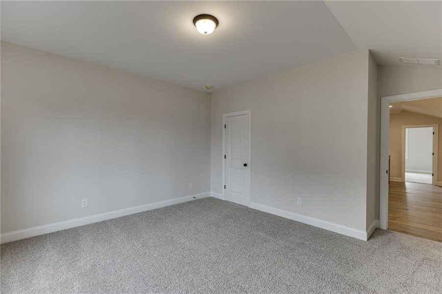 Spacious, unfurnished interior of a new home in , Jefferson (Image 26).
