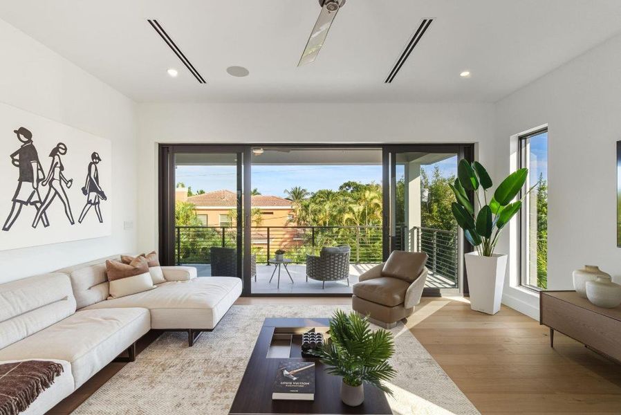 1050 NE 3rd Ave Boca Raton FL-89