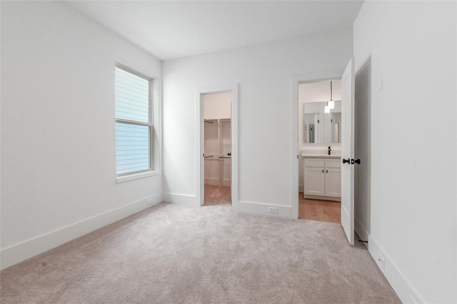 Spacious, unfurnished interior of a new home in , Houston (Image 19).