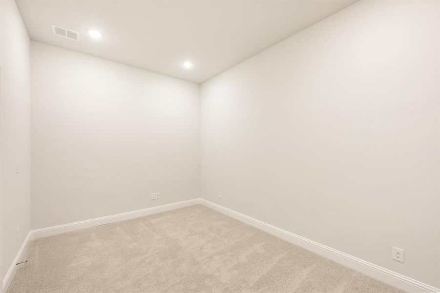 Spacious, unfurnished interior of a new home in Sunset Ridge, Alvarado (Image 21).